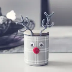 Uroczy renifer z brokatowymi rogami i czerwonym noskiem. Idealny pomysł, jak oryginalnie zapakować prezent dla dziecka na święta.