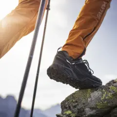 Czy buty trekkingowe powinny być większe? Jak uniknąć bólu i otarć na szlaku
