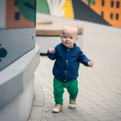 Jak modnie ubrać dziecko - praktyczne porady i inspiracje dla rodziców