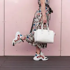 Buty, które wyglądają jak brudne – modny trend czy stylowy błąd? Porady i inspiracje