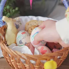 Najlepsze sposoby na ozdobienie koszyczka wielkanocnego z dzieckiem - porady