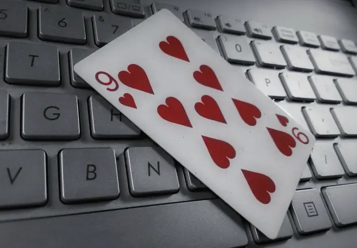Jak wybrać najlepszą odmianę gry karcianej na platformie rozrywkowej online?