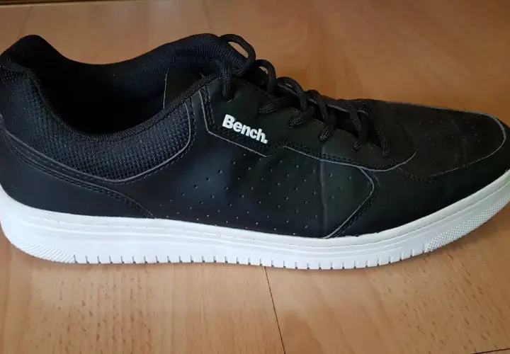 Bench buty co to za firma? Historia, opinie i najpopularniejsze produkty
